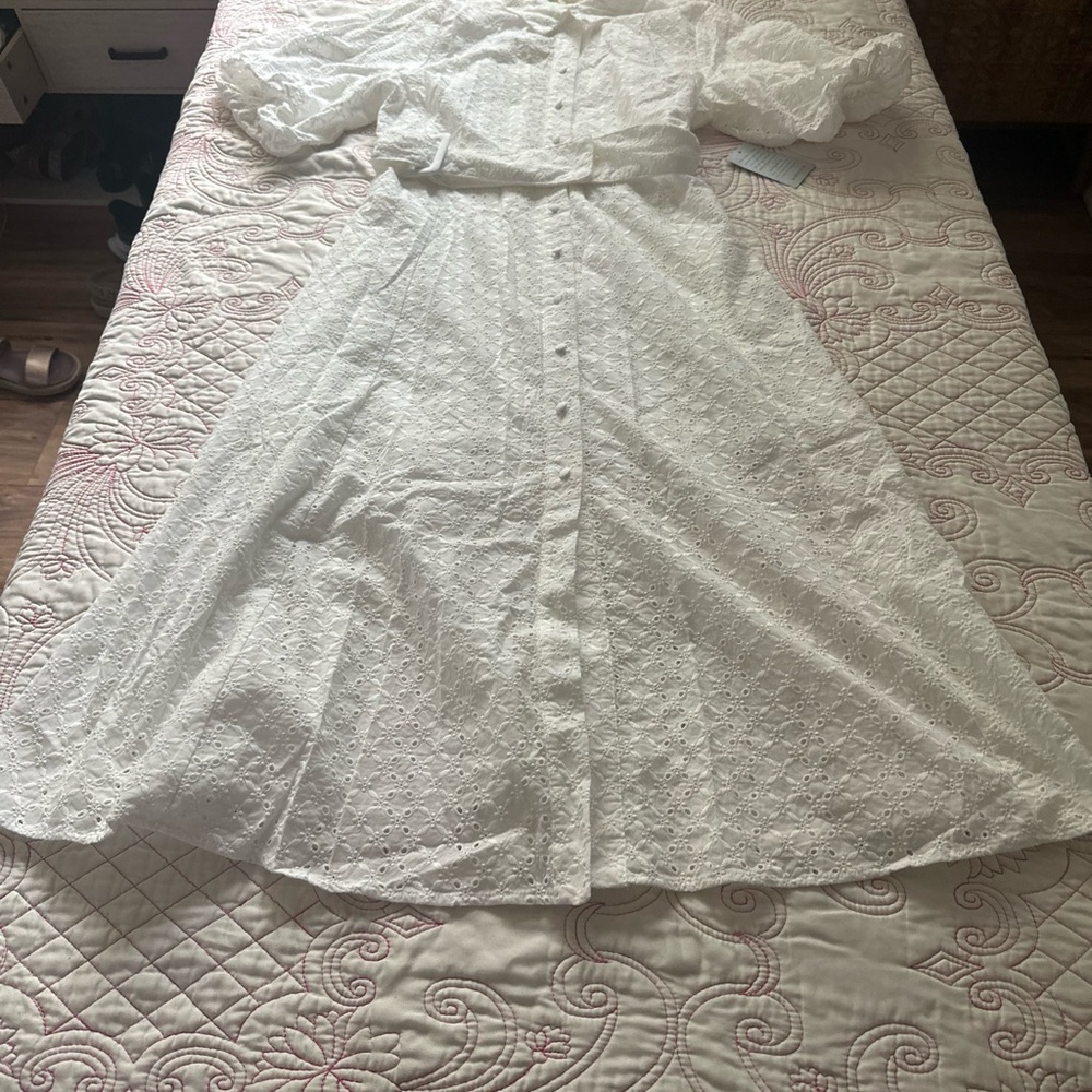 MELLODAY White Eyelet Collared Blouse